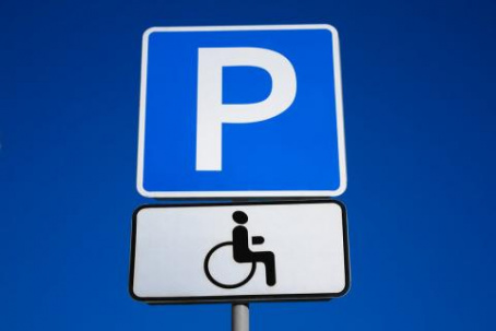 За парковку на местах для инвалидов штраф 1700 гривен