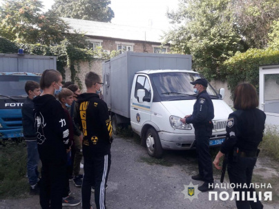 В Дружковке школьников познакомили с работой конвойной службы В Дружковке школьников познакомили с работой конвойной службы