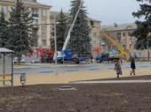 Дружковку продолжают украшать к новогодним праздникам (фото)