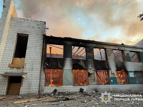 На Дружківку окупанти спрямували авіабомби та дрони: зруйновано будинок культури, пошкоджені будинки та транспорт