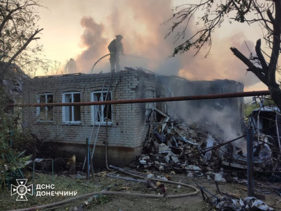 Вогнеборці ліквідували наслідки обстрілу Дружківки Вогнеборці ліквідували наслідки обстрілу Дружківки