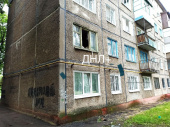 Что рвануло? В Дружковке в квартире многоэтажки вылетели стекла 