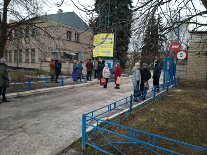 В горгазе снова очереди. Абоненты пытаются попасть на прием и решить вопрос с переплатой