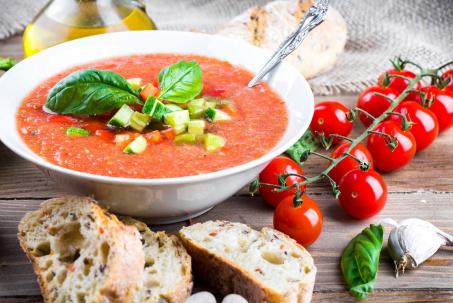 Лучшее блюдо в жару: ароматный испанский томатный суп гаспачо