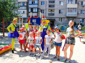 В Константиновке благотворители открыли новую детскую площадку 