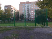 Футбольные ворота, упавшие на ребенка в Дружковке, приварили к забору