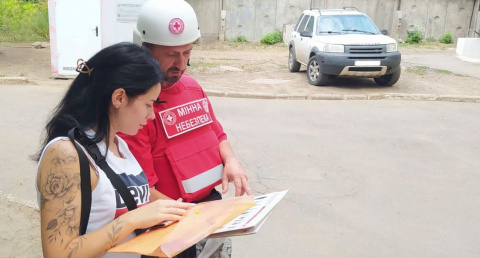 В Дружківці волонтери інформують населення про ризики вибухонебезпечних предметів 