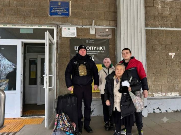 Ювенальний поліцейський у Дружківці допоміг евакуювати понад три тисячі дітей із прифронтових територій