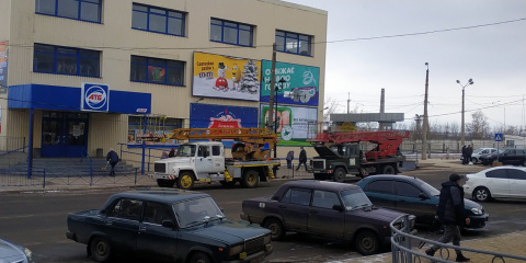 На площади Соборной проводится замена бетонных опор 