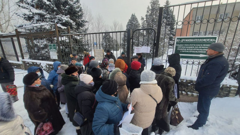 Жители Дружковки устроили тарифный митинг у ворот теплосети