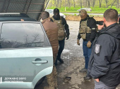 В Донецькій області затримали військовослужбовця, який хотів продати привезений волонтерами автомобіль