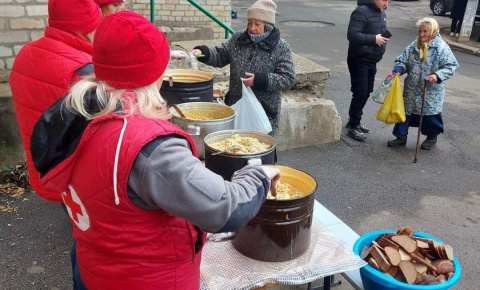 У Дружківці продовжує працювати польова кухня від Червоного Хреста