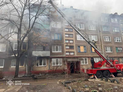 Пожежа в Дружківці: пошкоджені балкони та покрівля п’ятиповерхівки