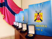 Найкращим випускникам шкіл Дружківської громади вручили пам’ятні коїни