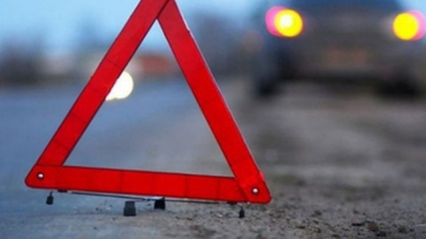 В Дружковке ДТП: машина врезалась в столб и перевернулась В Дружковке ДТП: машина врезалась в столб и перевернулась