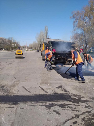 В Дружковке продолжают ремонтировать дороги