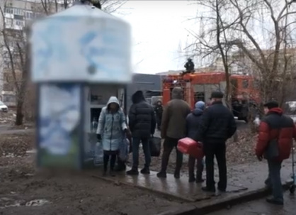 Рятувальники підвозять воду мешканцям Донеччини, які залишилися без водопостачання