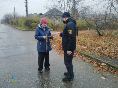 Жители Дружковки получили полезные советы от спасателей Жители Дружковки получили полезные советы от спасателей