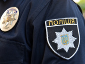 Поліцейські подарували дітям солодощі