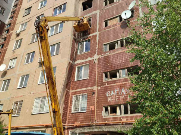Дружківка оговтується після ранкового удару: комунальники працюють без зупину