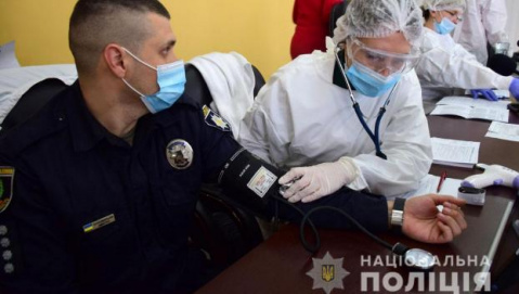 В Донецкой области вакцинируют полицейских