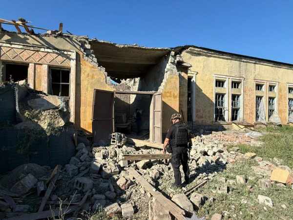 Дружківка під ударом КАБ-250: пошкоджені житловий будинок і навчальний заклад