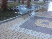 Сильный порыв водовода на площади Соборной