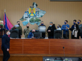 В Дружковке депутаты оппозиционных партий к городской власти заблокировали трибуну горсовета
