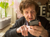 Смартфоны пенсионерам: Продать устройство не получится