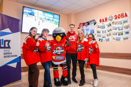 Давай, вболівай!: Благотворители подарили Ильиновской школе новый телевизор
