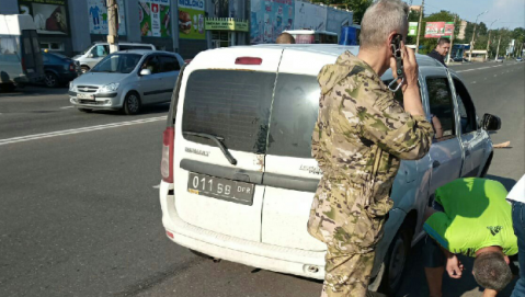 В ОРДО военный автомобиль сбил двух девушек — соцсети