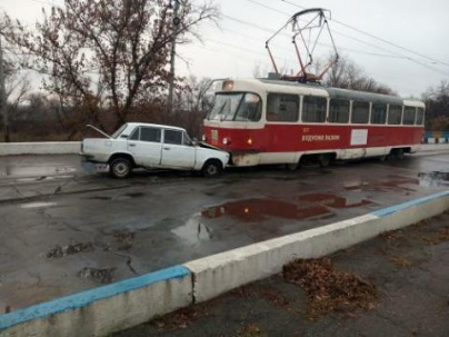 В Дружковке легковушка протаранила трамвай