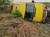 Микроавтобус перевернулся на трассе в Донецкой области: подробности аварии