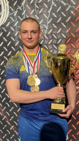 Лікарі не давали йому шансів, а він вижив й став чемпіоном: історія найсильнішого юнака світу з Дружківки Лікарі не давали йому шансів, а він вижив й став чемпіоном: історія найсильнішого юнака світу з Дружківки