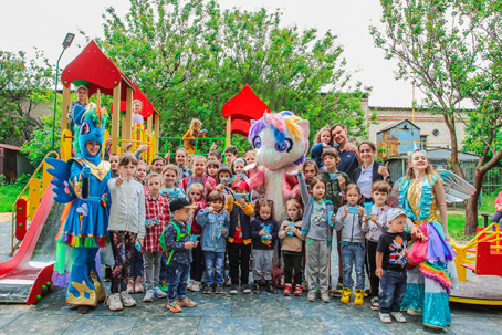Дети Константиновки получили приятный подарок от Фонда Бориса Колесникова