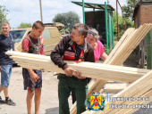 Мешканці Дружиківки, чиї будинки були пошкоджені, отримали гуманітарну допомогу