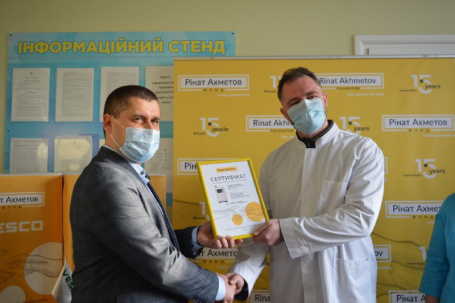Фонд Рината Ахметова и VESCO передали Дружковской больнице №1 три кислородных концентратора