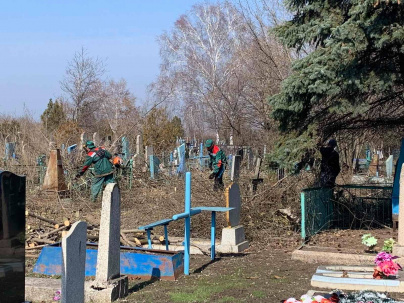 «Спектр» продолжает наводить порядки на кладбищах Дружковки «Спектр» продолжает наводить порядки на кладбищах Дружковки
