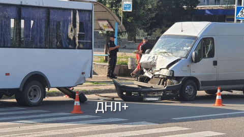 В Дружковке ДТП: водитель микроавтобуса врезался в маршрутку