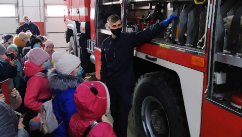 Школьникам Дружковки рассказали, как работает пожарная часть