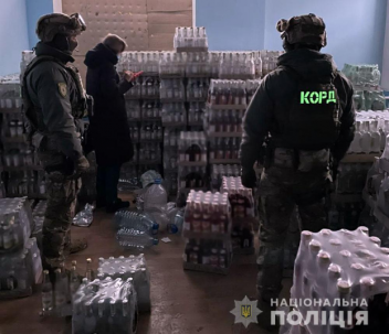Поставляли в Дружковку: Полиция изъяла поддельный алкоголь на 11 млн гривен