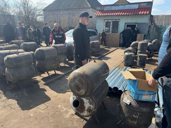 Волонтери доставили буржуйки та водонагрівачі мешканцям Дружківської громади