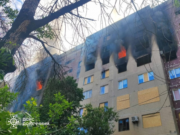 У Дружківці після атаки російських дронів спалахнули пожежі у трьох багатоповерхівках