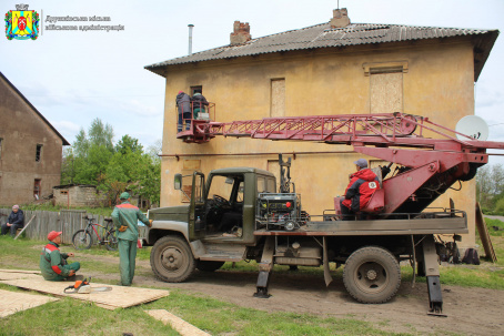 У Дружківці продовжують ліквідувати наслідки ворожих обстрілів У Дружківці продовжують ліквідувати наслідки ворожих обстрілів