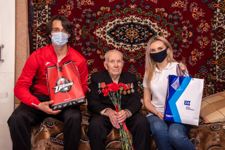 Фонд Бориса Колесникова и ХК «Донбасс» поздравили ветеранов Дружковки с Днем Победы Фонд Бориса Колесникова и ХК «Донбасс» поздравили ветеранов Дружковки с Днем Победы