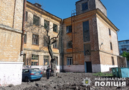 У Краматорську окупанти влучили в школу, поранена людина