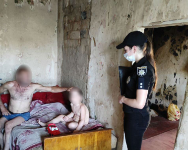 Дружковские полицейские проверили проблемные семьи