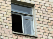 Студентка выпала из окна общежития на третьем этаже в Славянске