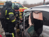 У Дружківці рятувальники визволили чоловіка з понівеченого авто