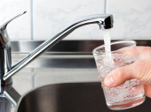 Компания «Вода Донбасса» выясняет причины появления зловонного запаха воды в Дружковке 